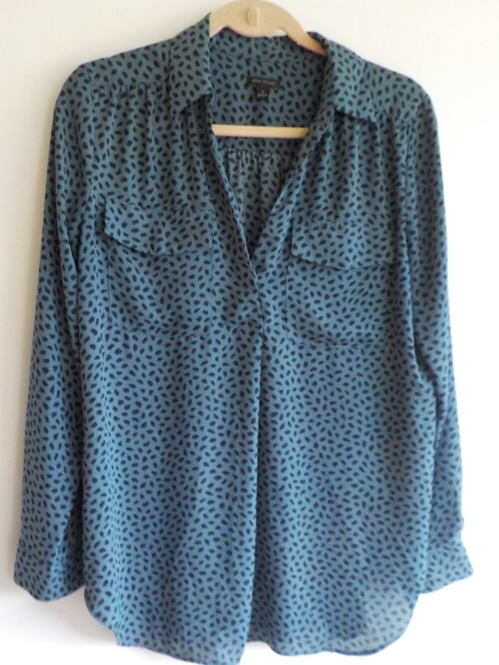 Ann Taylor Blouse - Medium - Green Black Long Sleeve Collar (2495)